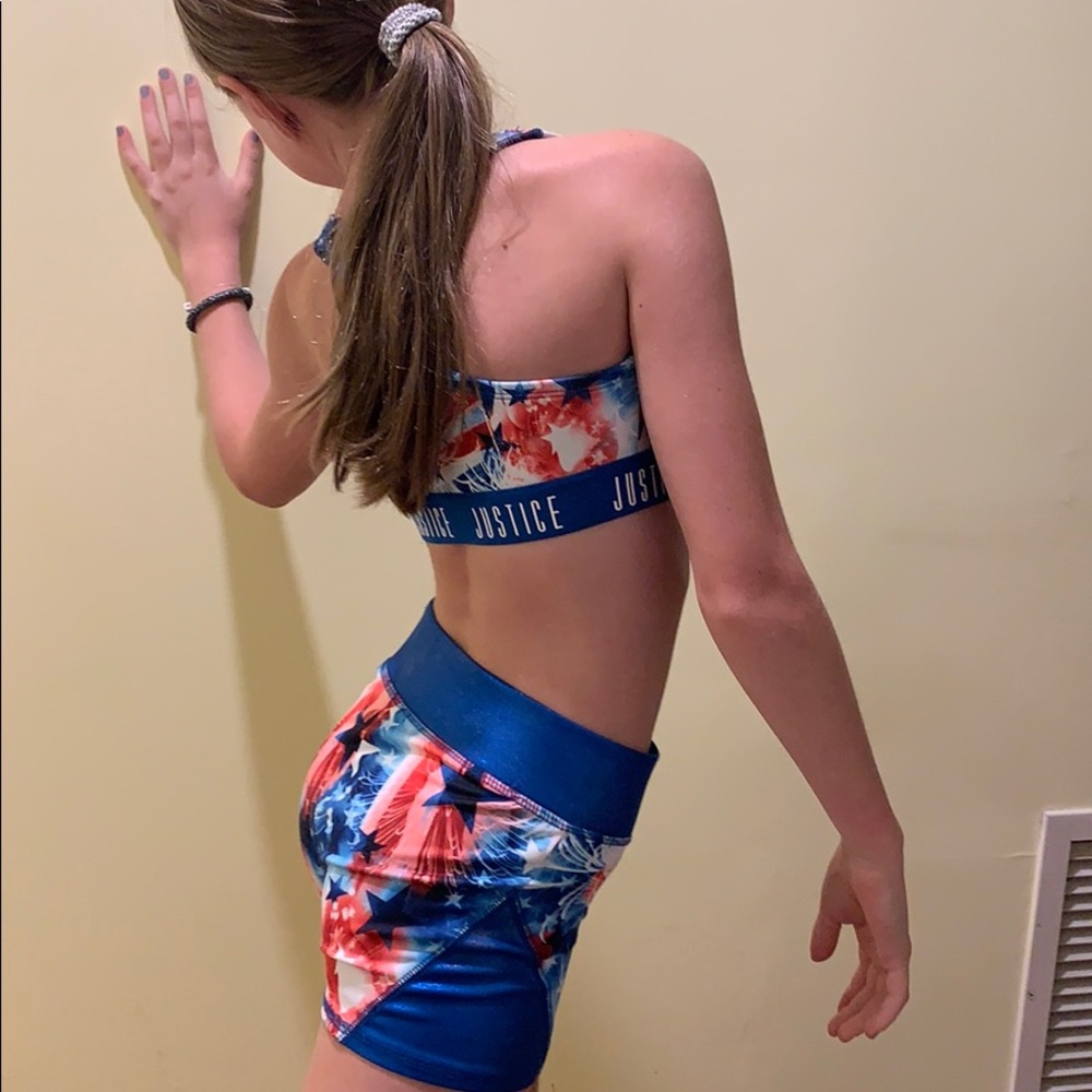A bikini - Picture 3 of 4